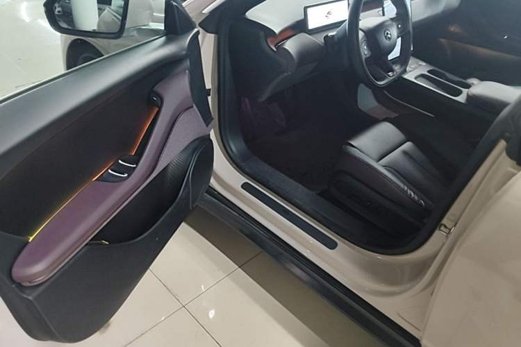 Used Nio ET5 2022 75 kWh Driver Seat