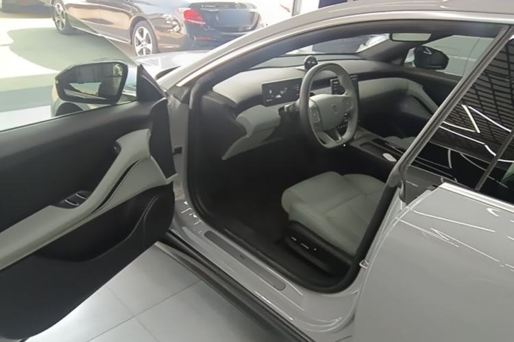 Used Nio ET5 2022 75 kWh Driver Seat