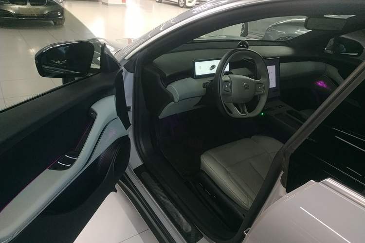 Used Nio ET5 2022 75 kWh Driver Seat