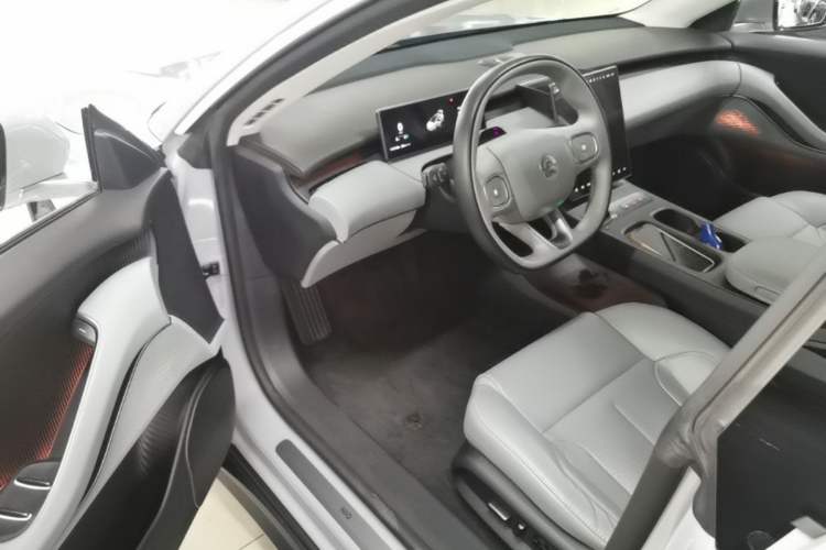 Used Nio ET5 2022 75 kWh Driver Seat