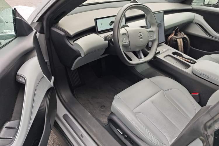 Used Nio ET5 2022 75 kWh Driver Seat