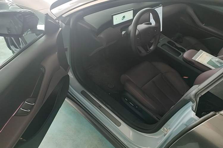 Used Nio ET5 2022 75 kWh Driver Seat