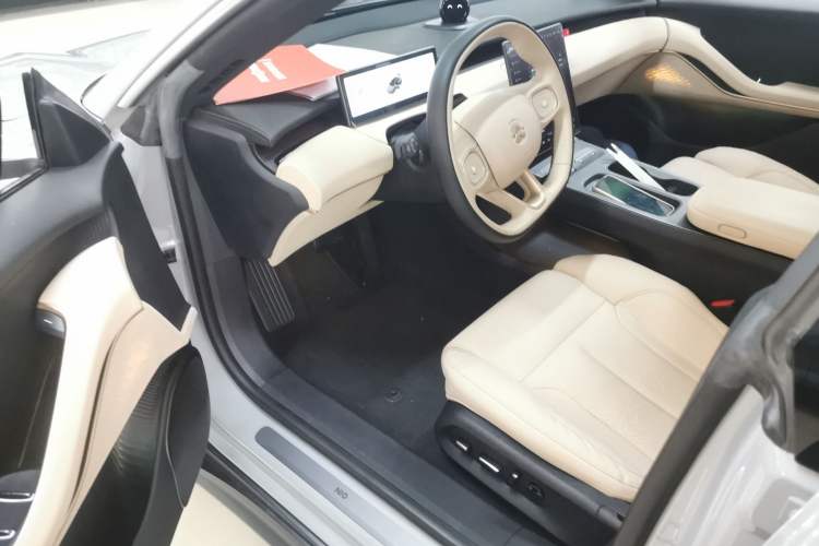Used Nio ET5 2022 75 kWh Driver Seat