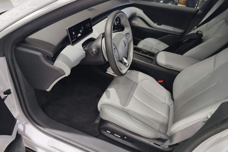 Used Nio ET5 2022 100 kWh Driver Seat