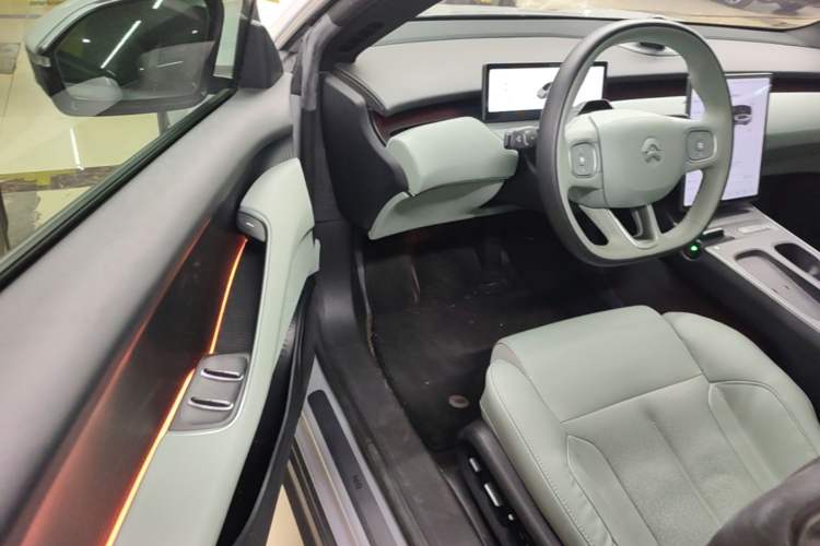 Used Nio ET5 2022 75 kWh Driver Seat
