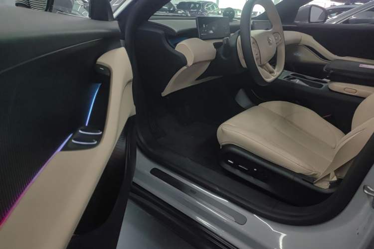 Used Nio ET5 2022 75 kWh Driver Seat