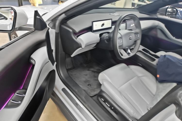 Used Nio ET5 2022 75 kWh Driver Seat