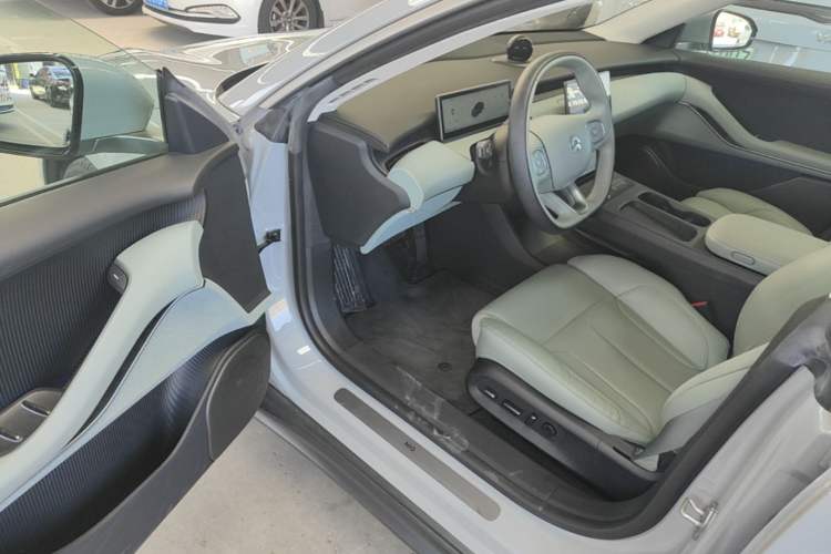 Used Nio ET5 2022 75 kWh Driver Seat