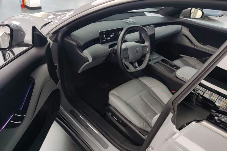 Used Nio ET5 2022 75 kWh Driver Seat