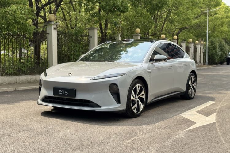 Used Nio ET5 2022 75 kWh Exterior 4
