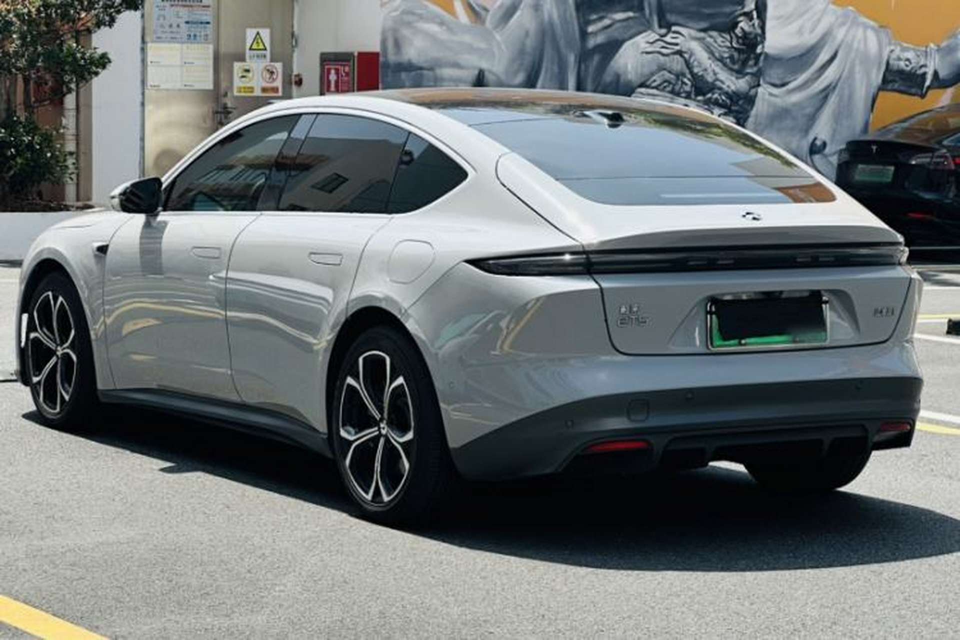 Used Nio ET5 2022 75 kWh Exterior 8