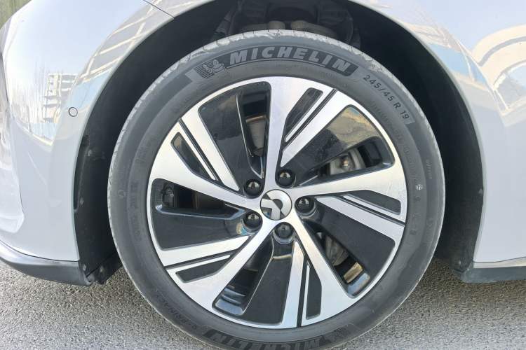 Used Nio ET5 2022 75 kWh Exterior 8