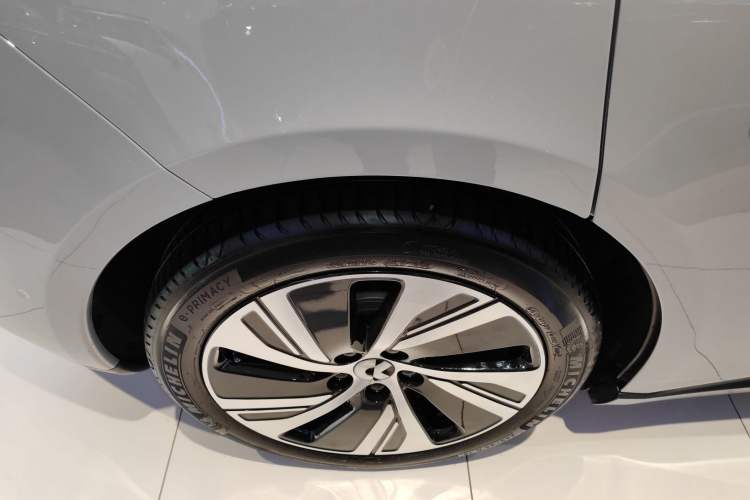 Used Nio ET5 2022 75 kWh Exterior 8