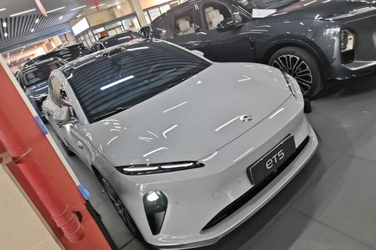 Used Nio ET5 2022 75 kWh Front Right 45 Deg