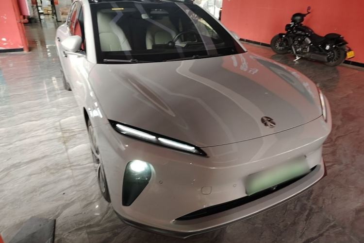 Used Nio ET5 2022 75 kWh Front Right 45 Deg