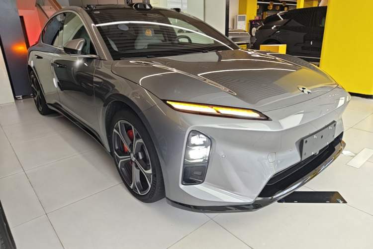 Used Nio ET5 2022 75 kWh Front Right 45 Deg