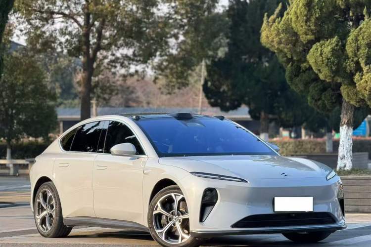 Used Nio ET5 2022 75 kWh Front Right 45 Deg