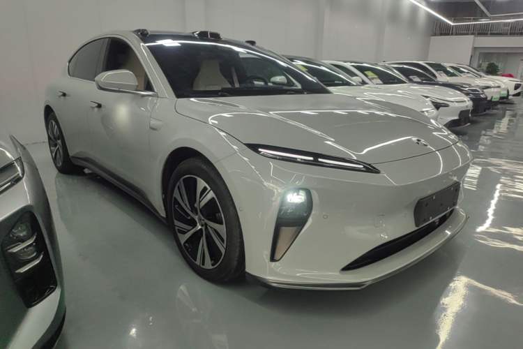 Used Nio ET5 2022 75 kWh Front Right 45 Deg