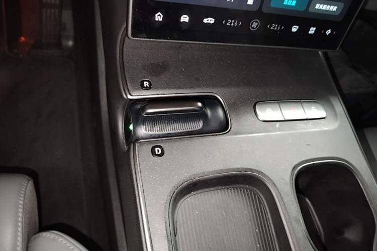 Used Nio ET5 2022 75 kWh Gear Lever
