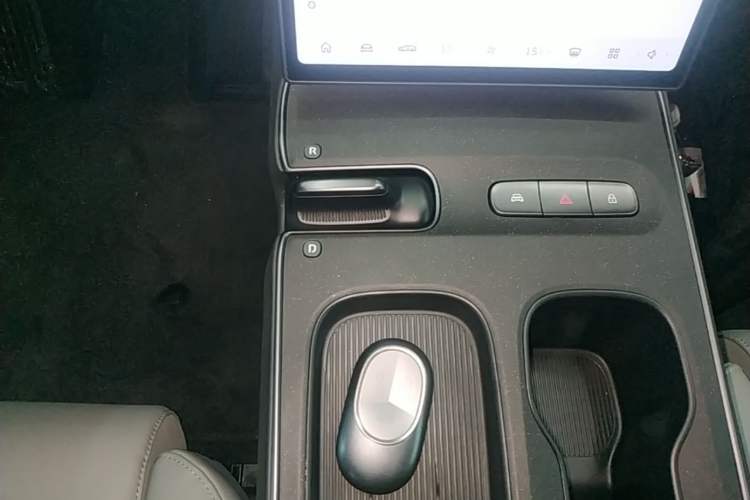 Used Nio ET5 2022 75 kWh Gear Lever