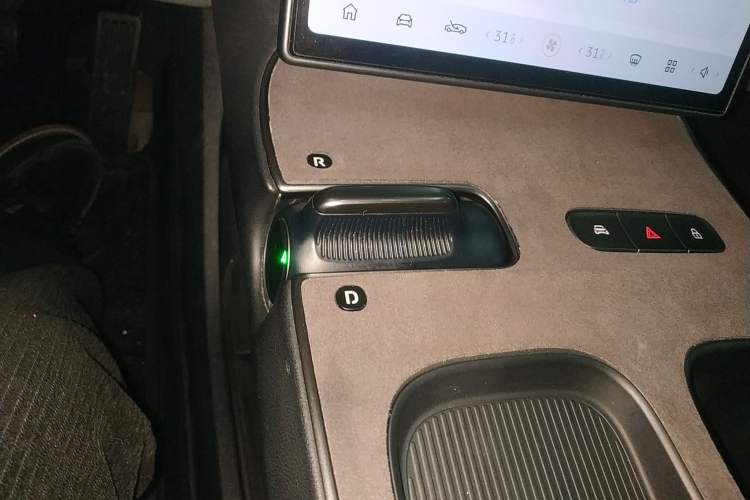 Used Nio ET5 2022 75 kWh Gear Lever