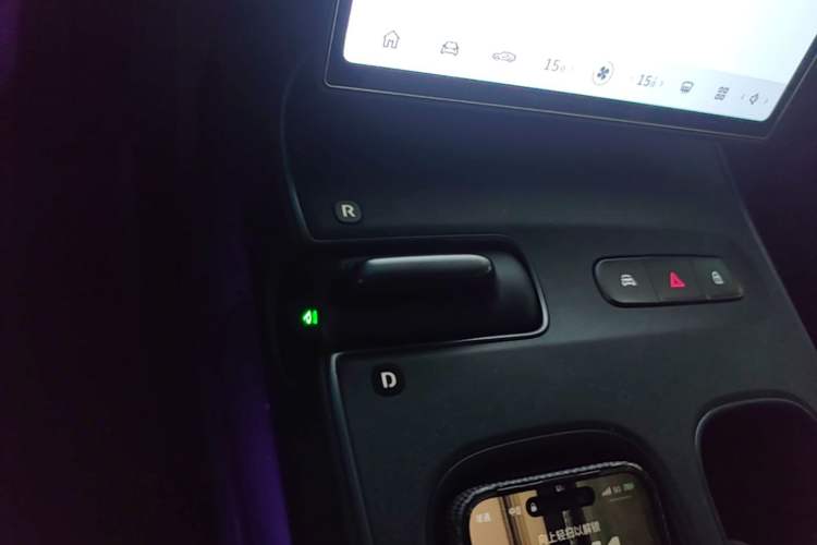 Used Nio ET5 2022 75 kWh Gear Lever