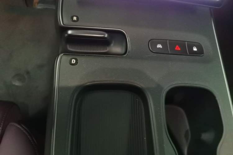Used Nio ET5 2022 75 kWh Gear Lever