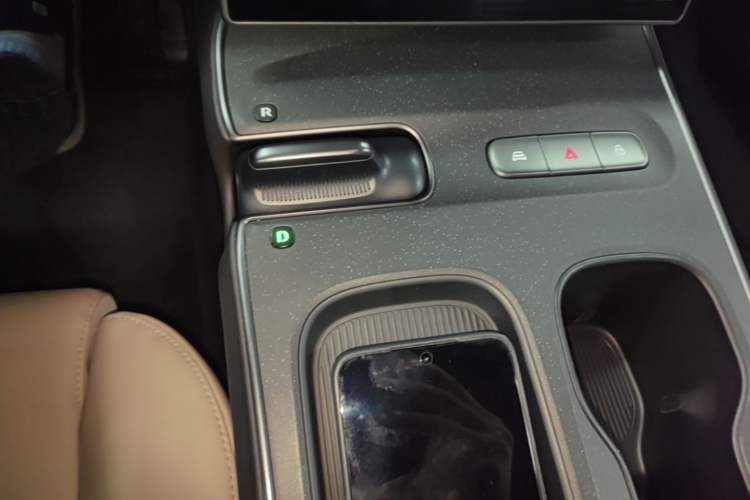Used Nio ET5 2022 75 kWh Gear Lever