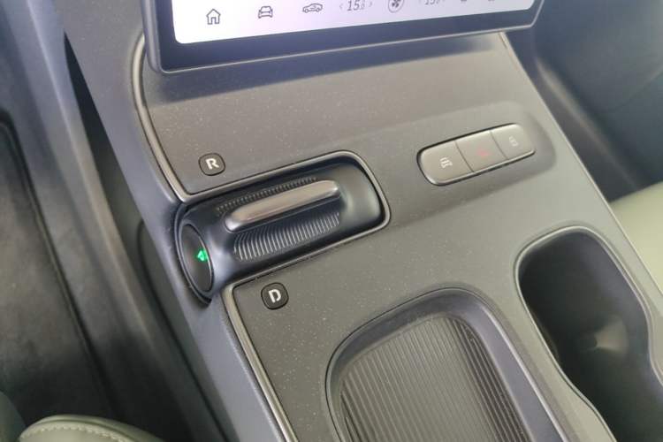 Used Nio ET5 2022 75 kWh Gear Lever