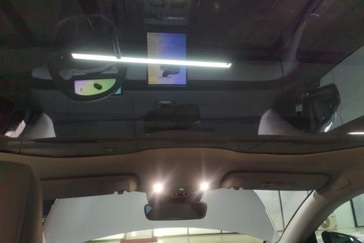 Used Nio ET5 2022 75 kWh Headliner