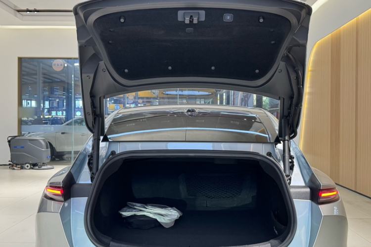 Used Nio ET5 2022 100 kWh Interior 10