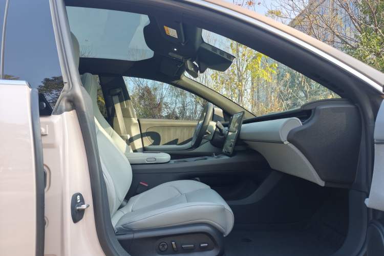Used Nio ET5 2022 75 kWh Interior 11