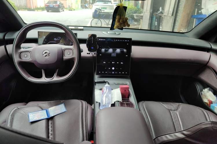 Used Nio ET5 2022 75 kWh Interior 2