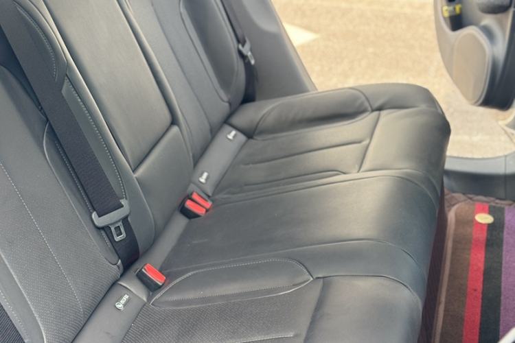 Used Nio ET5 2022 75 kWh Interior 2