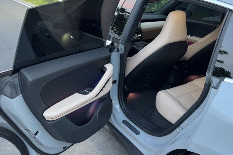 Used Nio ET5 2022 75 kWh Interior 2