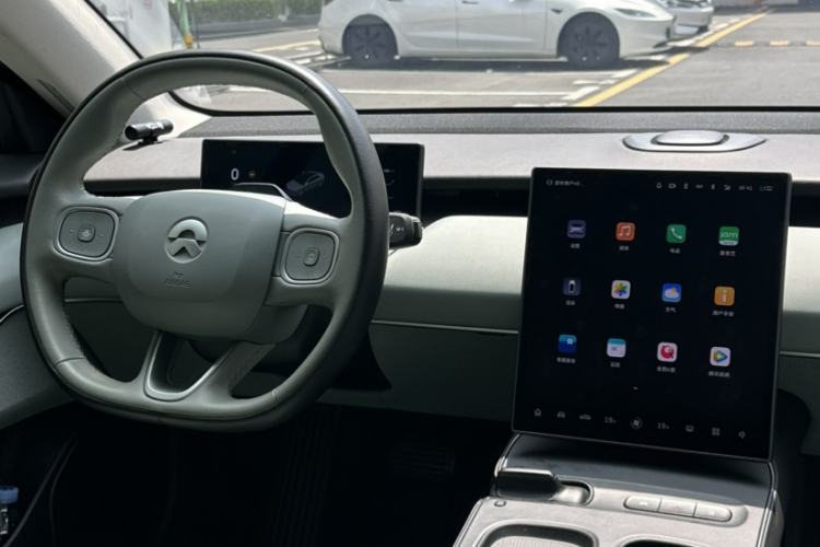 Used Nio ET5 2022 75 kWh Interior 4
