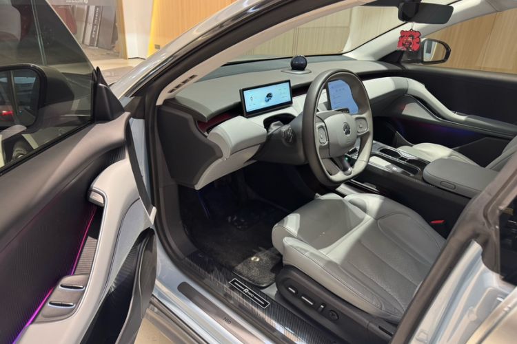 Used Nio ET5 2022 100 kWh Interior 8