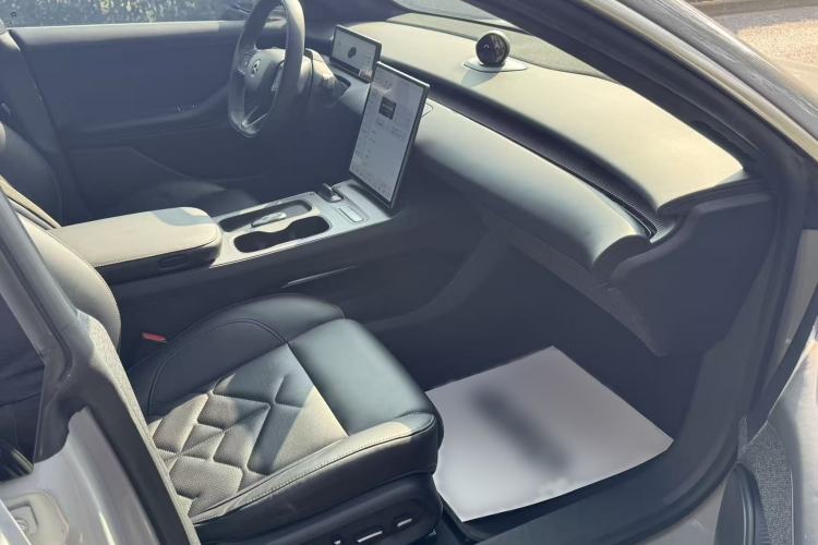 Used Nio ET5 2022 75 kWh Interior 9
