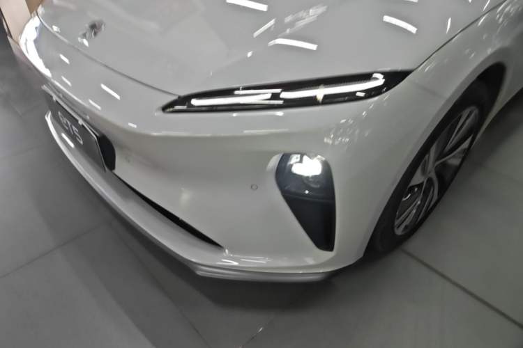 Used Nio ET5 2022 75 kWh Left Front Headlight