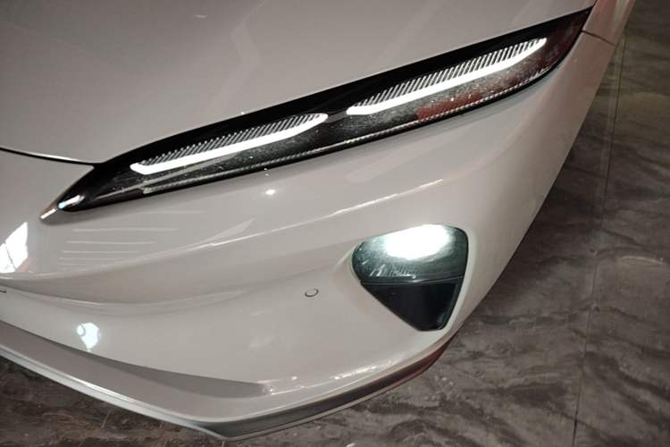 Used Nio ET5 2022 75 kWh Left Front Headlight