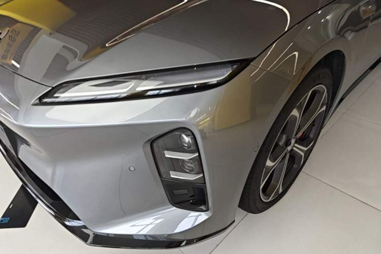 Used Nio ET5 2022 75 kWh Left Front Headlight