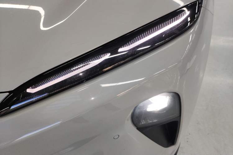 Used Nio ET5 2022 75 kWh Left Front Headlight