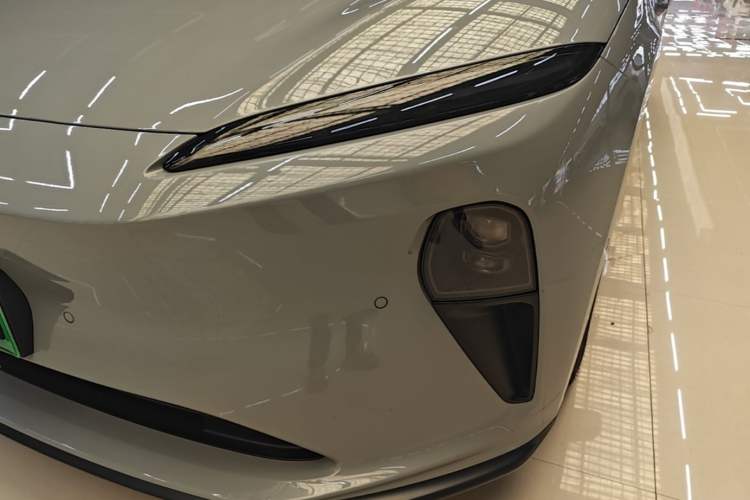 Used Nio ET5 2022 75 kWh Left Front Headlight