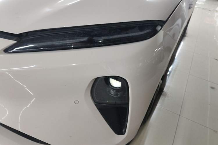 Used Nio ET5 2022 75 kWh Left Front Headlight