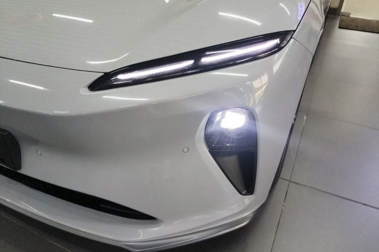 Used Nio ET5 2022 75 kWh Left Front Headlight