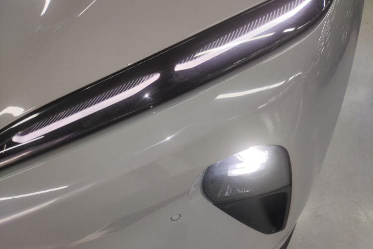 Used Nio ET5 2022 75 kWh Left Front Headlight