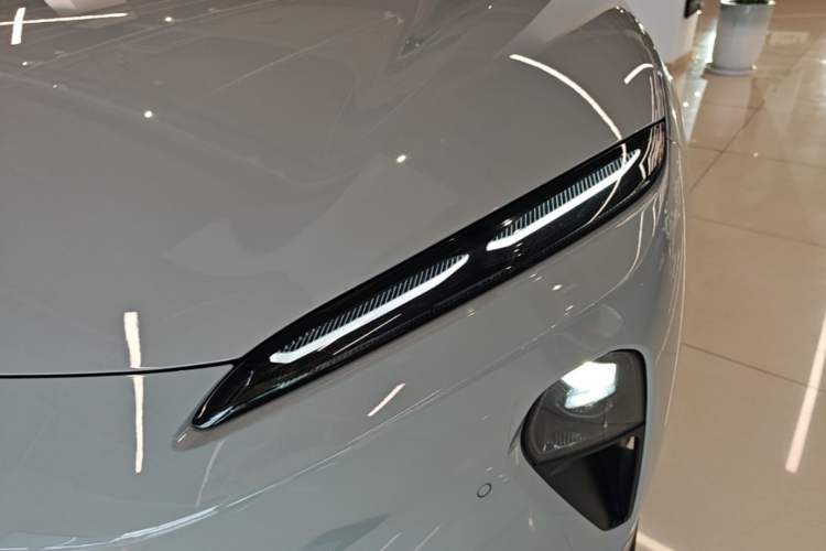 Used Nio ET5 2022 75 kWh Left Front Headlight