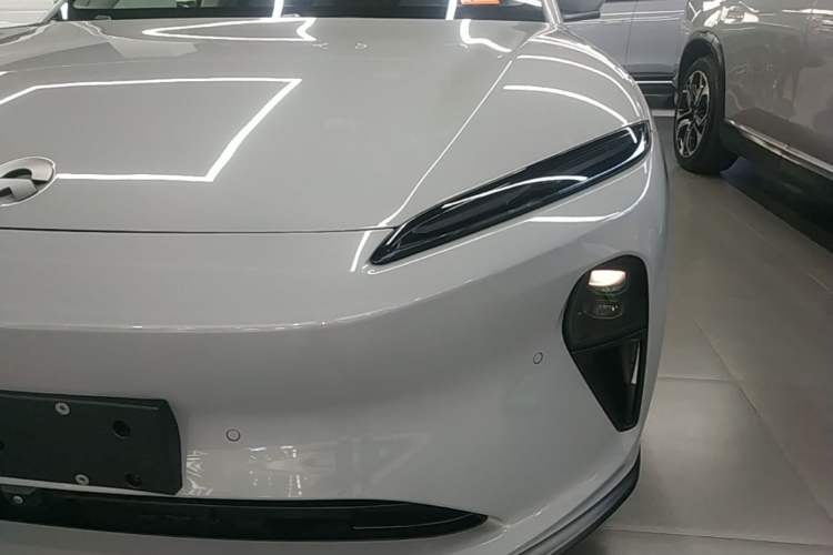 Used Nio ET5 2022 75 kWh Left Front Headlight