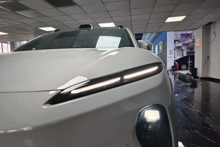Used Nio ET5 2022 75 kWh Left Front Headlight