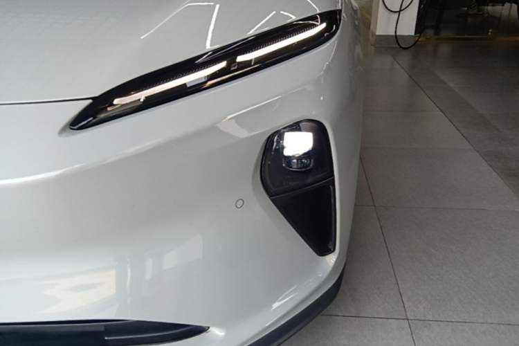 Used Nio ET5 2022 75 kWh Left Front Headlight